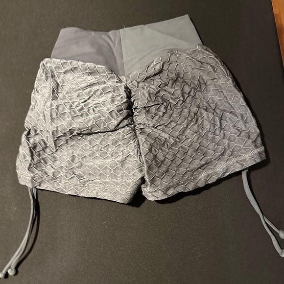 CLS Scrunch Shorts - Picture 2 of 5